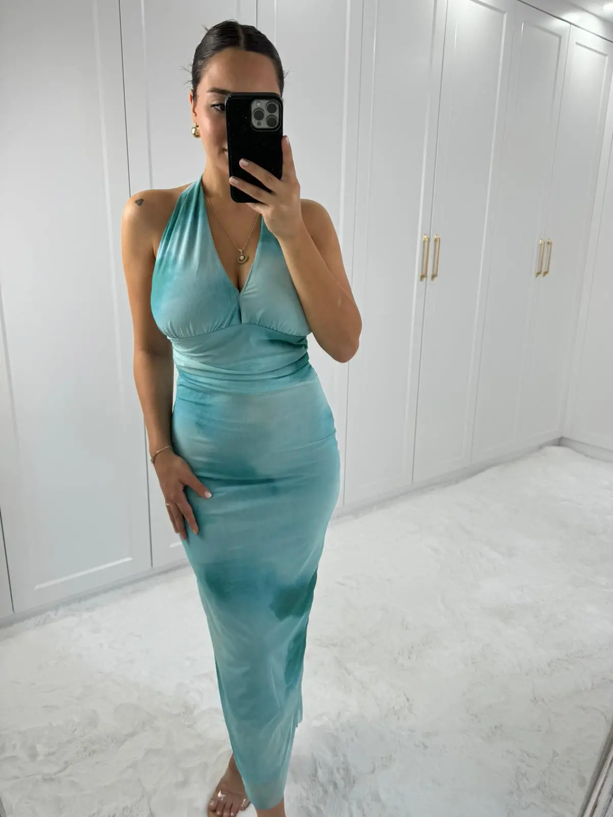 BOYUNDAN BAĞLAMALI SIRT DEKOLTELİ MAVİ ELBİSE