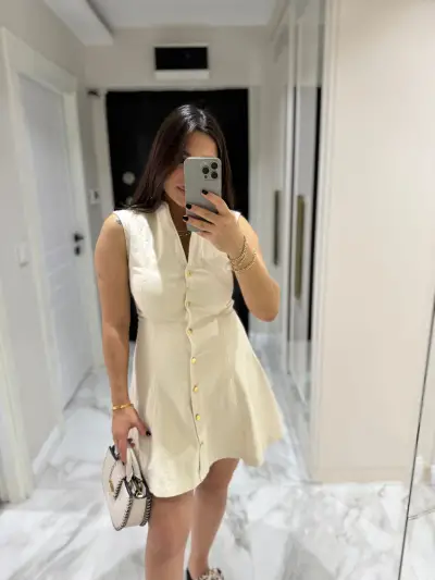 DİLVİN GOLD DÜĞMELİ ELBİSE KREM RENK
