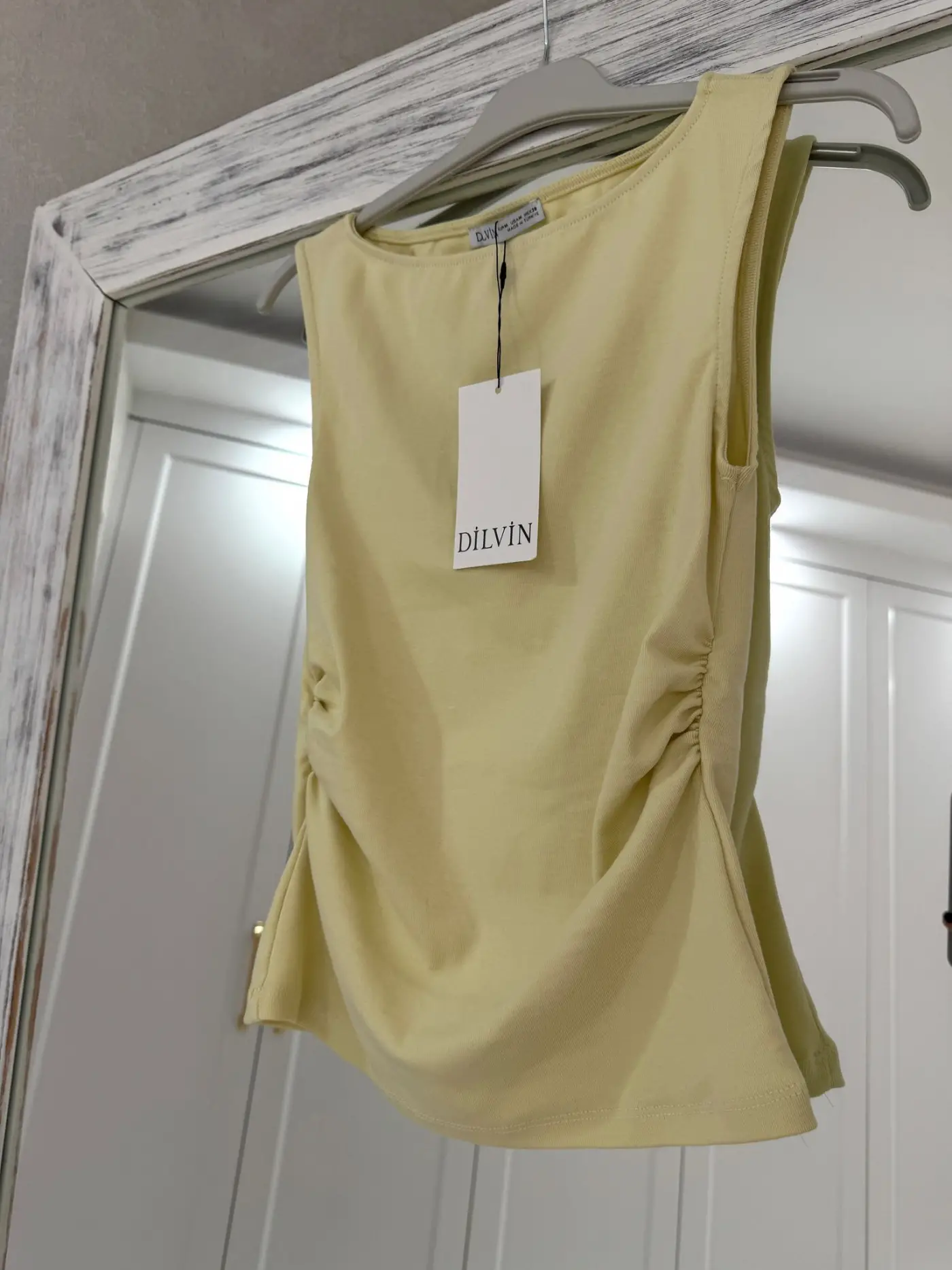 DİLVİN BÜZGÜLÜ KAYIK YAKA BLUZ SARI RENK